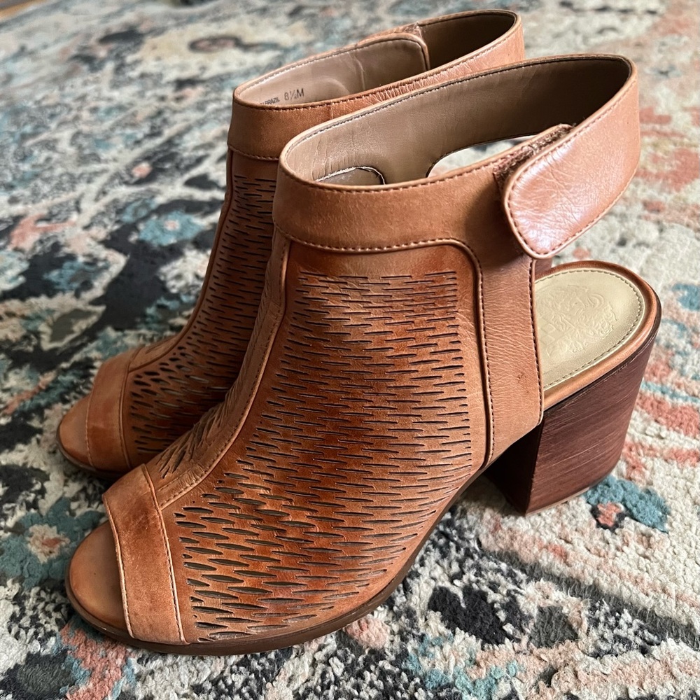 Vince Camuto Lavette Perforated Peep Toe Heels. Size 8.5.
